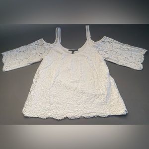 🌹BEAUTIFUL, Classy, WHBM Off White/Cream Colored Lace Cold-Shoulder Top🌹